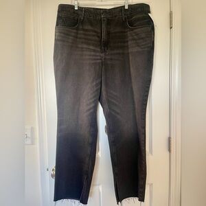 🆕 Good American ‘Good Icon’ Split Hem Straight jeans